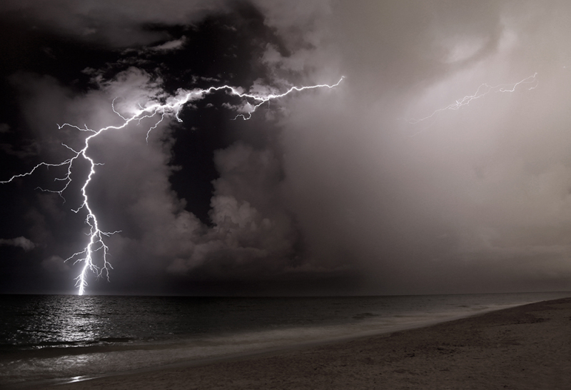 Lightning Over-the Atlantic-2-web-